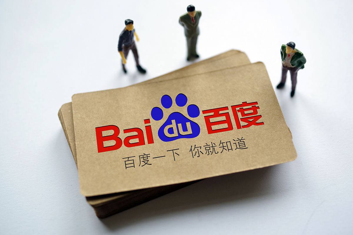 小米辅助泊车冲下路边草坡